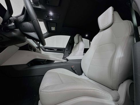 Certified 2025 Porsche Macan 4S Electric image 5