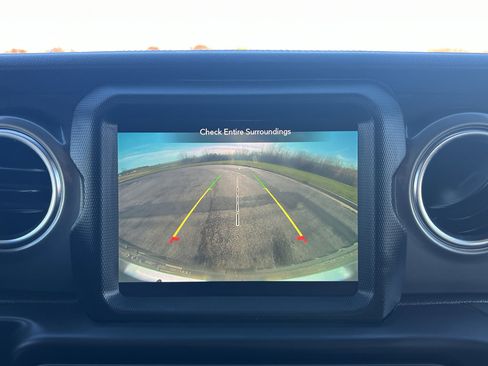 Used 2021 Jeep Wrangler Unlimited Sahara w/ Uconnect 4C Nav & Sound Group image 31