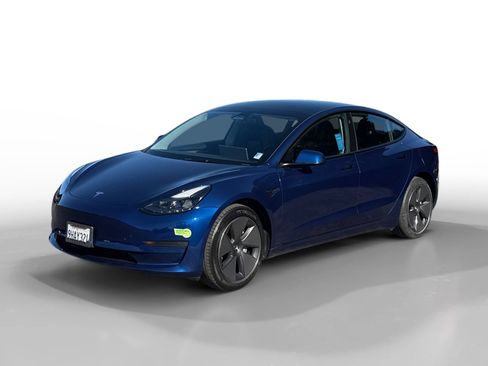 Used 2023 Tesla Model 3 Standard Range image 1