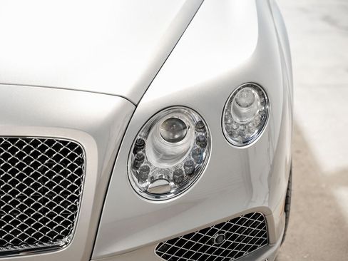 Used 2017 Bentley Continental GT image 8