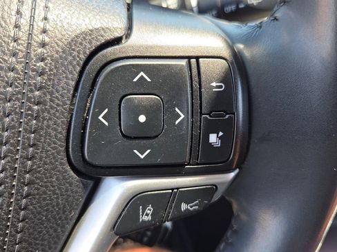 Used 2019 Toyota Highlander Limited FWD image 23