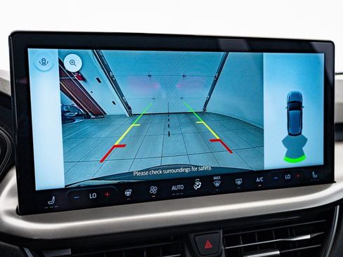 Used 2024 Ford Escape SE w/ Class II Trailer Tow Package FWD image 32