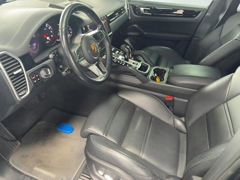 Used 2021 Porsche Cayenne image 10
