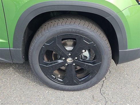 New 2025 Volkswagen Taos SE image 3