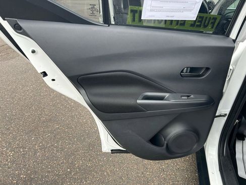 Used 2021 Nissan Kicks S image 12