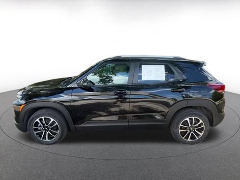 Used 2025 Chevrolet TrailBlazer LT FWD image 9