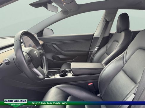 Used 2018 Tesla Model 3 image 11