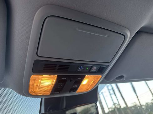 Used 2022 Honda Pilot Touring image 32