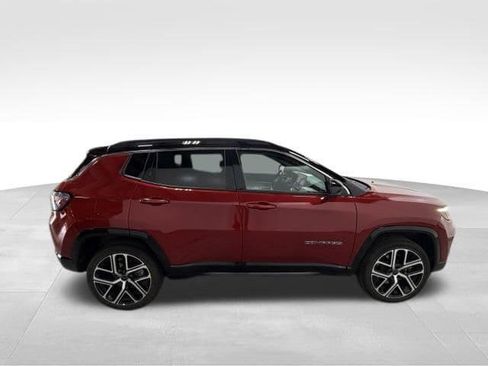 Certified 2025 Jeep Compass Limited w/ Elite Group AWD/4WD image 7