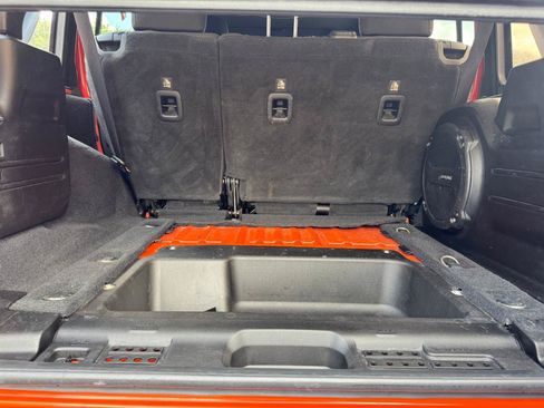 Used 2018 Jeep Wrangler Unlimited Sahara AWD/4WD image 12