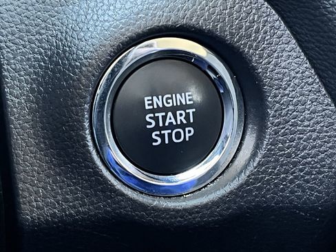 Used 2025 Toyota RAV4 XLE image 19