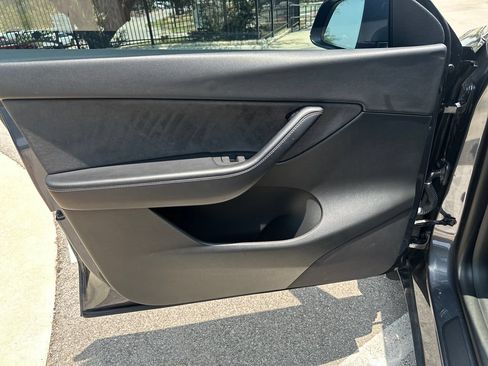 Used 2022 Tesla Model Y Long Range AWD/4WD image 19