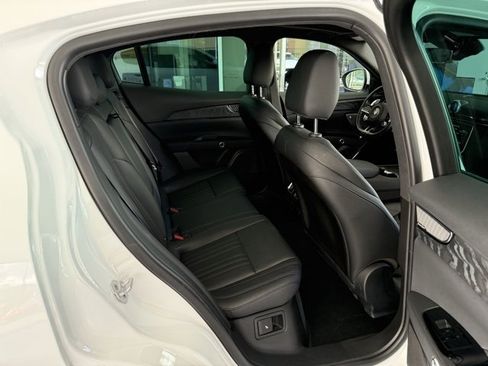 Certified 2023 Maserati Grecale Modena image 13