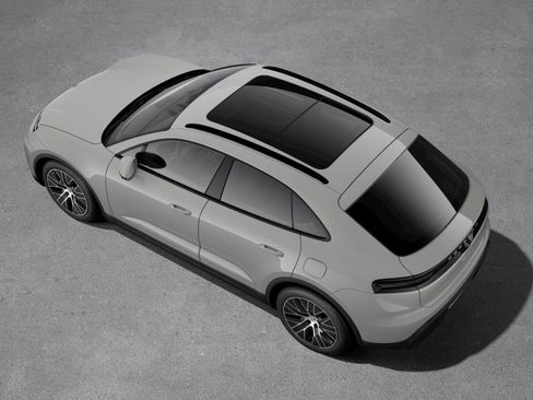 New 2026 Porsche Macan 4 Electric image 4