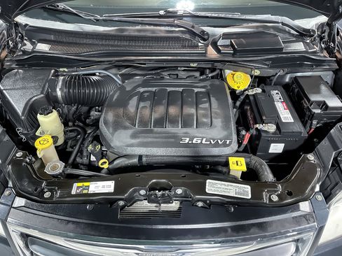 Used 2014 Chrysler Town & Country Touring image 33