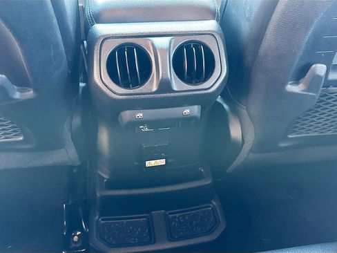 Used 2022 Jeep Wrangler Unlimited Rubicon 4xe w/ Cold Weather Group AWD/4WD image 27