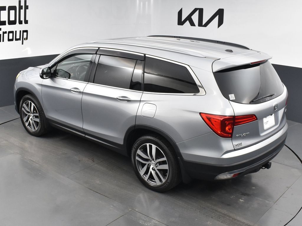 Used 2017 Honda Pilot Touring image 12
