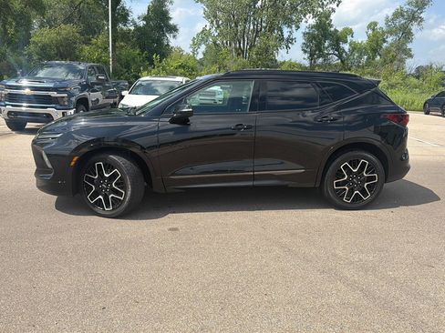 Used 2023 Chevrolet Blazer RS w/ Enhanced Convenience Package AWD/4WD image 2