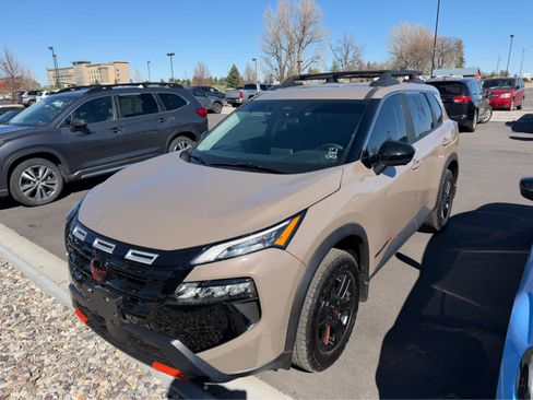 Used 2025 Nissan Rogue SV image 1