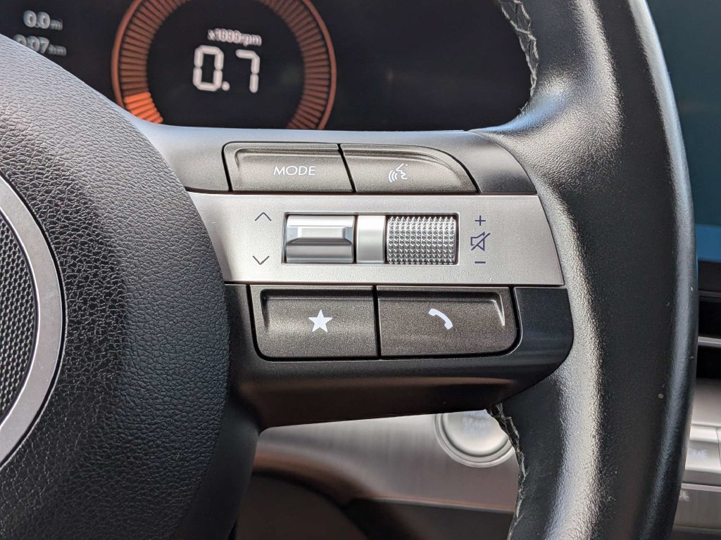 Used 2025 Hyundai Kona SEL FWD image 35