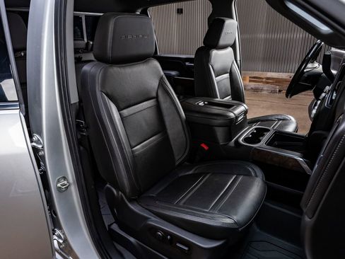 Used 2021 GMC Sierra 3500 Denali w/ Denali Ultimate Package image 29