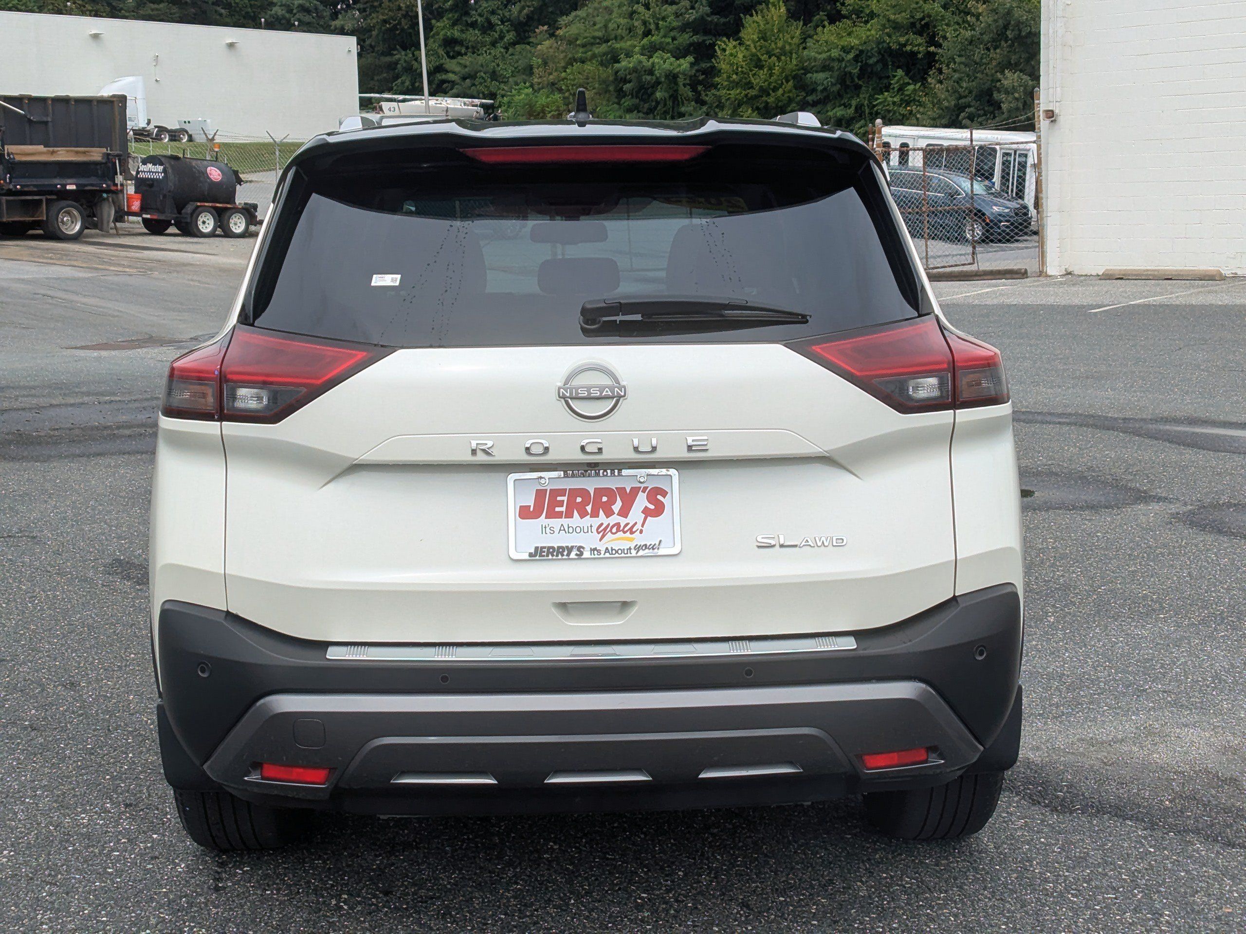 Used 2023 Nissan Rogue SL AWD/4WD image 7