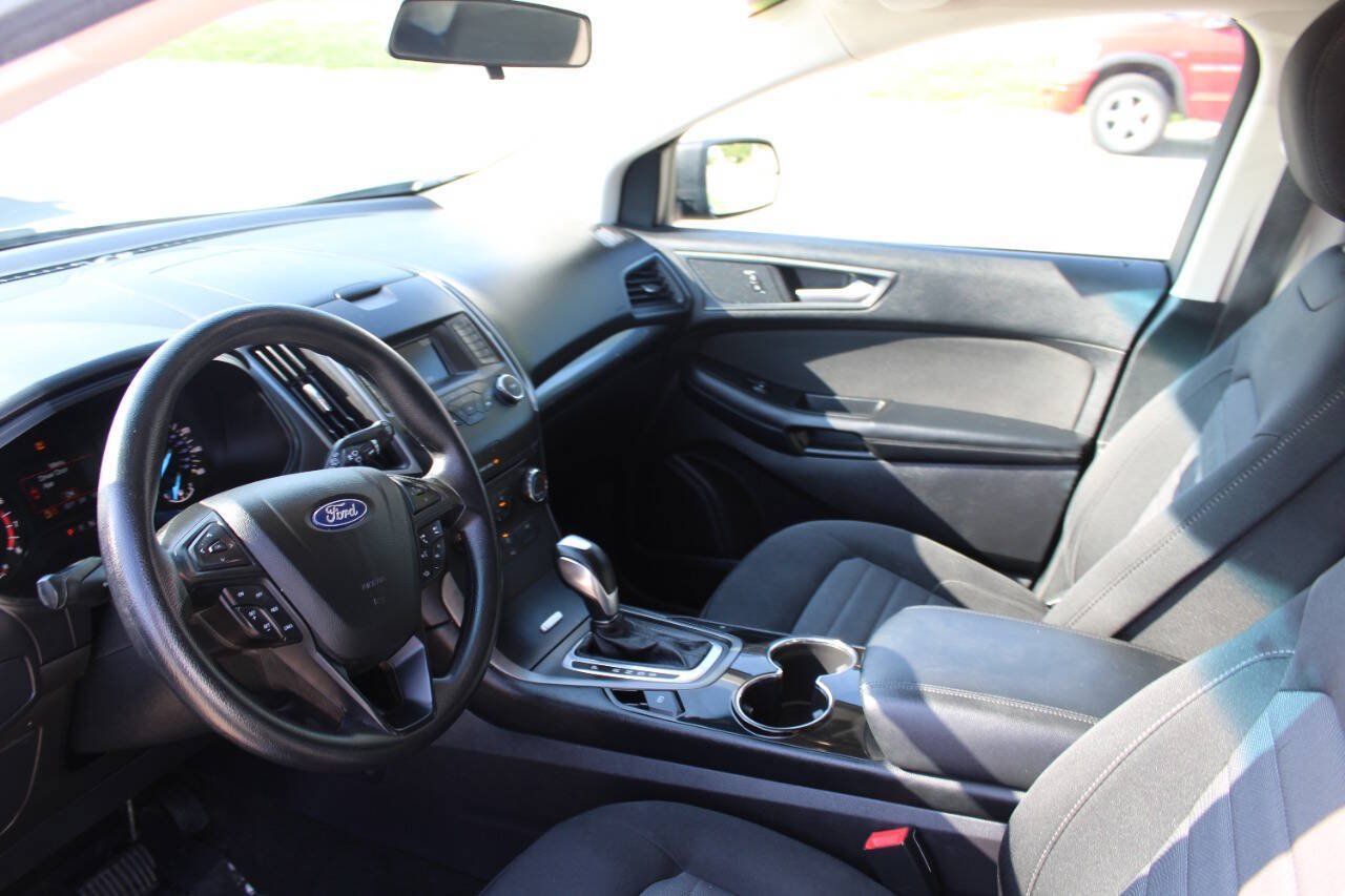 Used 2018 Ford Edge SE FWD image 19