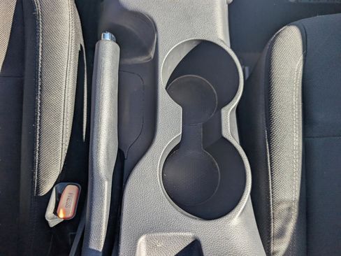 Used 2015 Hyundai Veloster image 12