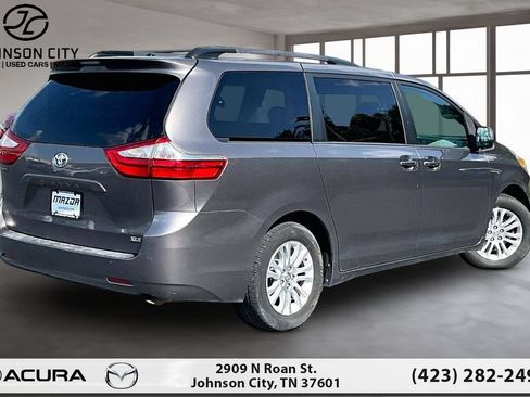 Used 2017 Toyota Sienna XLE FWD image 2