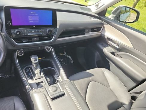 Certified 2024 Toyota Grand Highlander FWD image 28