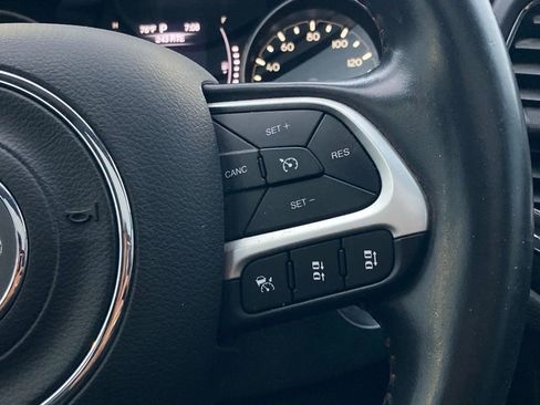 Used 2020 Jeep Compass Latitude FWD image 19