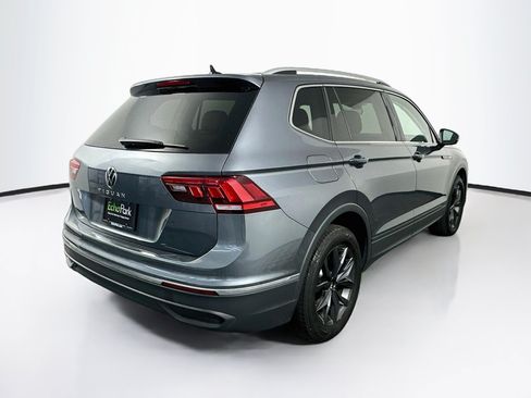 Used 2023 Volkswagen Tiguan SE w/ Panoramic Sunroof Package FWD image 9