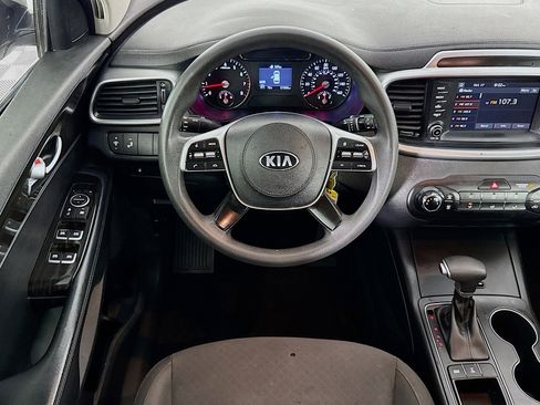 Used 2020 Kia Sorento LX image 16