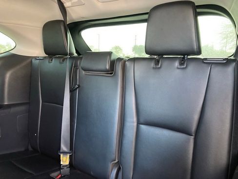 Used 2022 Toyota Highlander XLE image 8