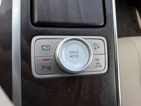 Used 2022 Genesis GV80 2.5T w/ Prestige Package 04 AWD/4WD image 27
