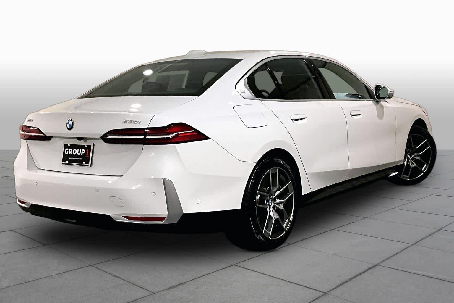 Used 2026 BMW 530i xDrive w/ Premium Package AWD/4WD image 12