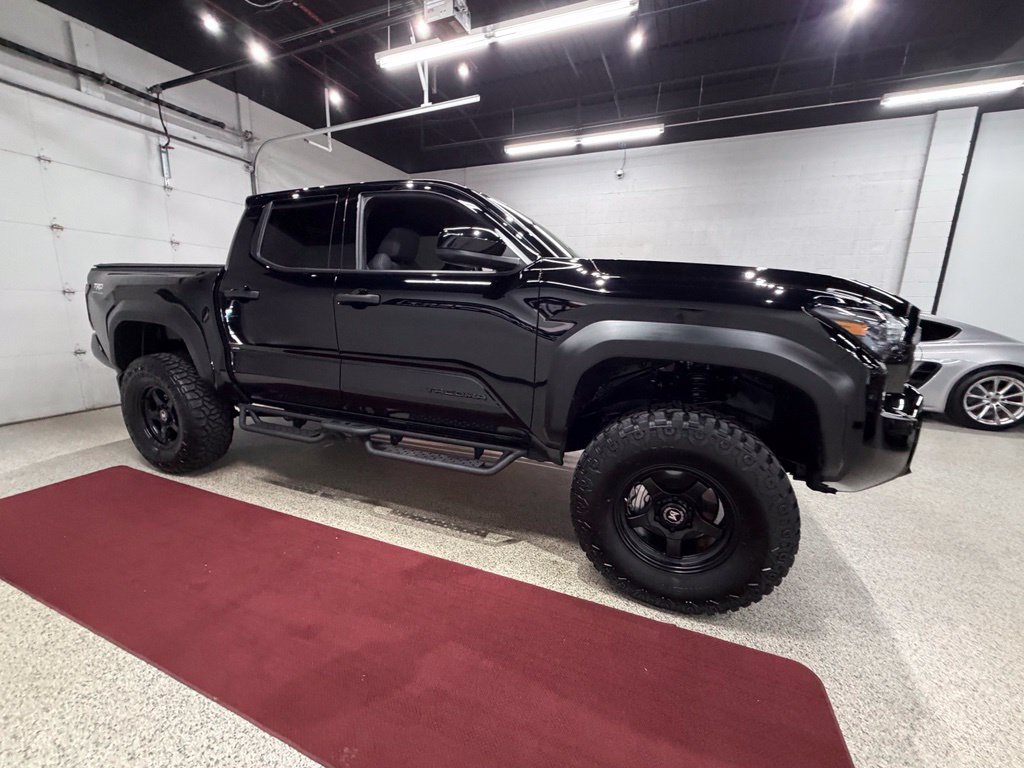 Used 2025 Toyota Tacoma TRD Off-Road AWD/4WD image 12