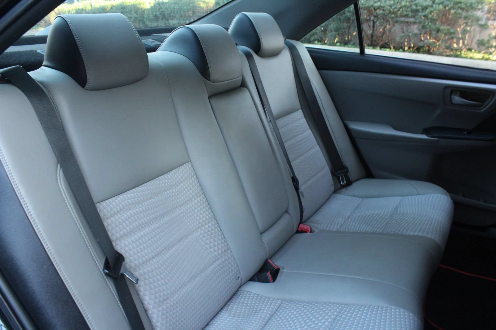 Used 2015 Toyota Camry SE FWD image 22