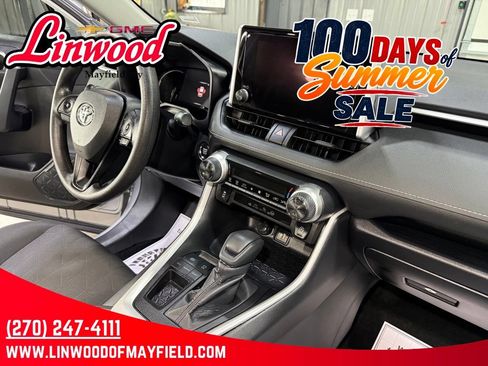 Used 2025 Toyota RAV4 XLE FWD image 31