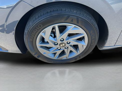 Used 2025 Hyundai Elantra Hybrid FWD image 10