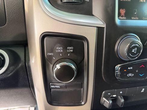 Used 2017 RAM 2500 SLT w/ Luxury Group AWD/4WD image 14