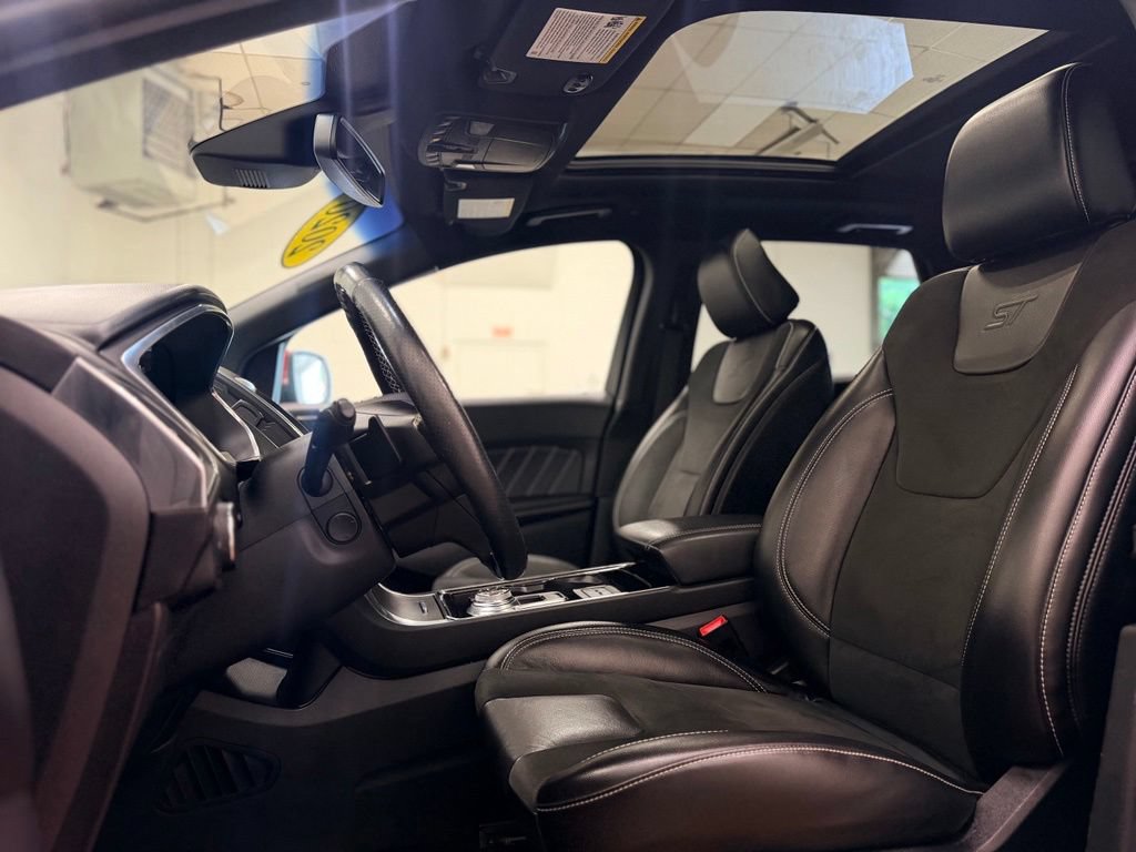 Used 2020 Ford Edge ST w/ Equipment Group 401A AWD/4WD image 13