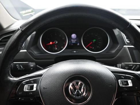 Used 2018 Volkswagen Tiguan SE w/ Panoramic Sunroof Package AWD/4WD image 15