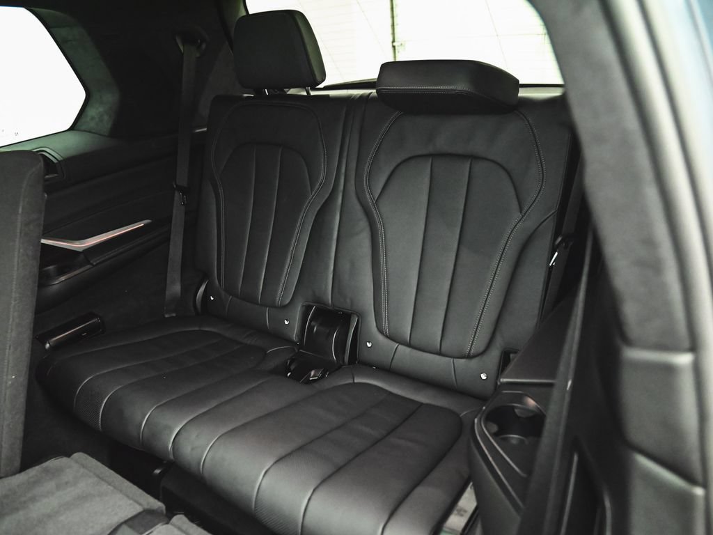 Used 2021 BMW X7 M50i w/ Cold Weather Package AWD/4WD image 23
