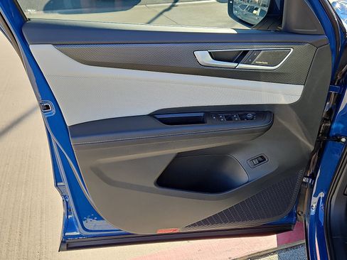 Used 2025 Volkswagen Atlas Cross Sport SEL Premium R-Line image 13