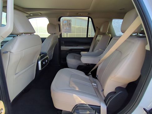 Used 2024 Ford Expedition Limited image 14
