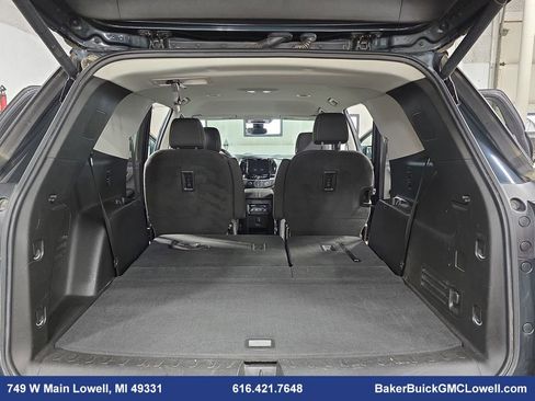Used 2020 Chevrolet Traverse LT w/ Driver Confidence II Package image 14