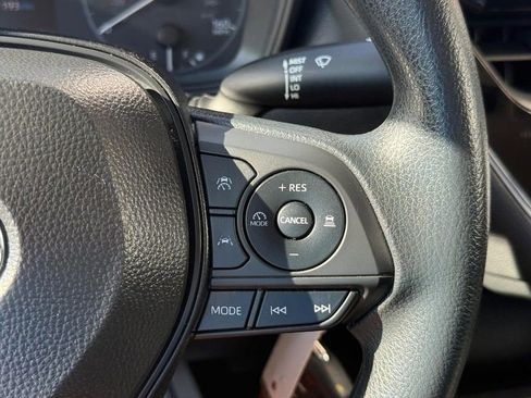 Used 2025 Toyota Corolla LE FWD image 21