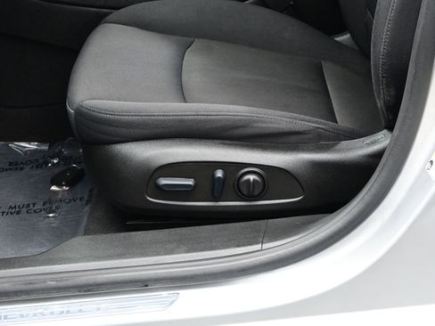 Used 2022 Chevrolet Malibu RS image 11