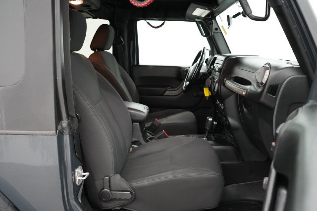Used 2018 Jeep Wrangler Sport w/ Connectivity Group AWD/4WD image 31